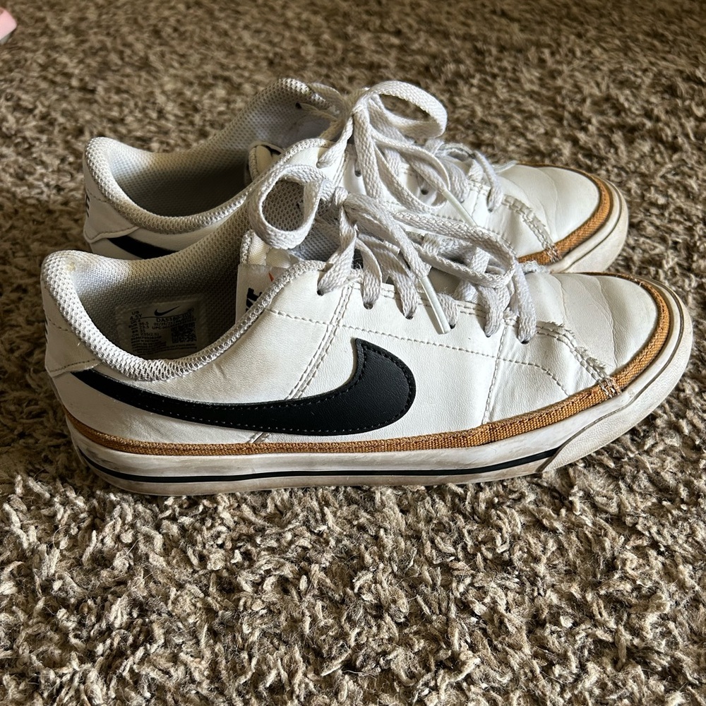 Nike low rise court legacy